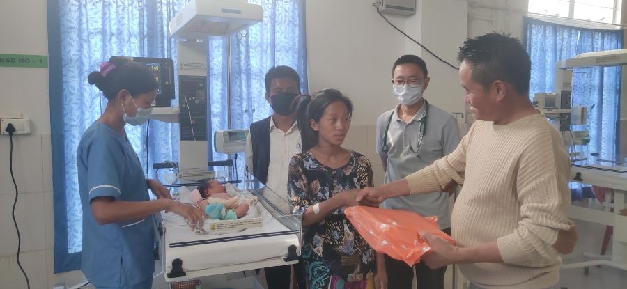 One of the mothers recieving gifts at the SNCU, District Hospital Mon.